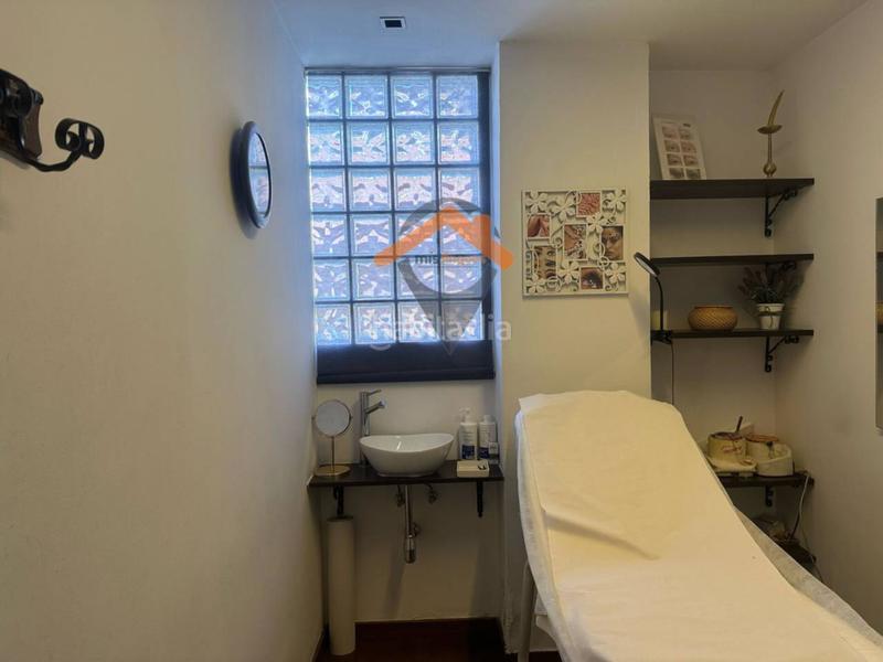 Foto 0489123a-c283-4134-91a9-313e5d2183b9. Local comercial a Centre Sabadell