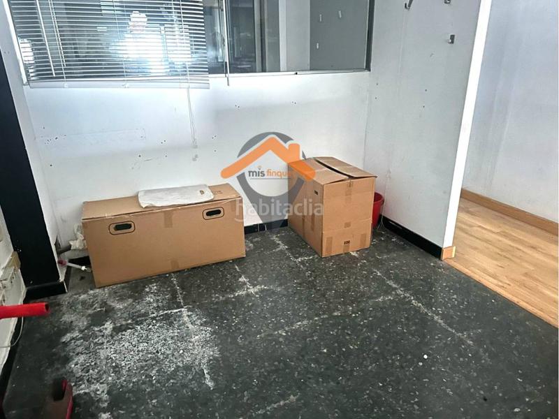 Foto b0425d80-b1b3-4b7b-8259-6f24caf12481. Lloguer local comercial a Centre Sabadell