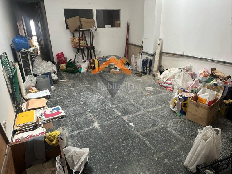 Foto f3fea2b9-263a-466d-abe3-353ab0295d6c. Lloguer local comercial a Centre Sabadell