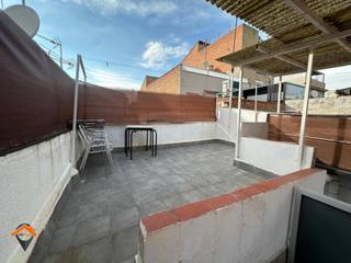 Casa  Vinhamala. Casa en planta baja con patio y junto parc del nord