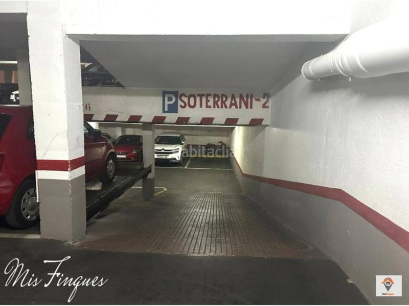 Foto 5af1f2fe-2800-49a3-85d9-e1a6da45db2f. Parking coche plaza de parquing para coche y moto en el centro en Sabadell