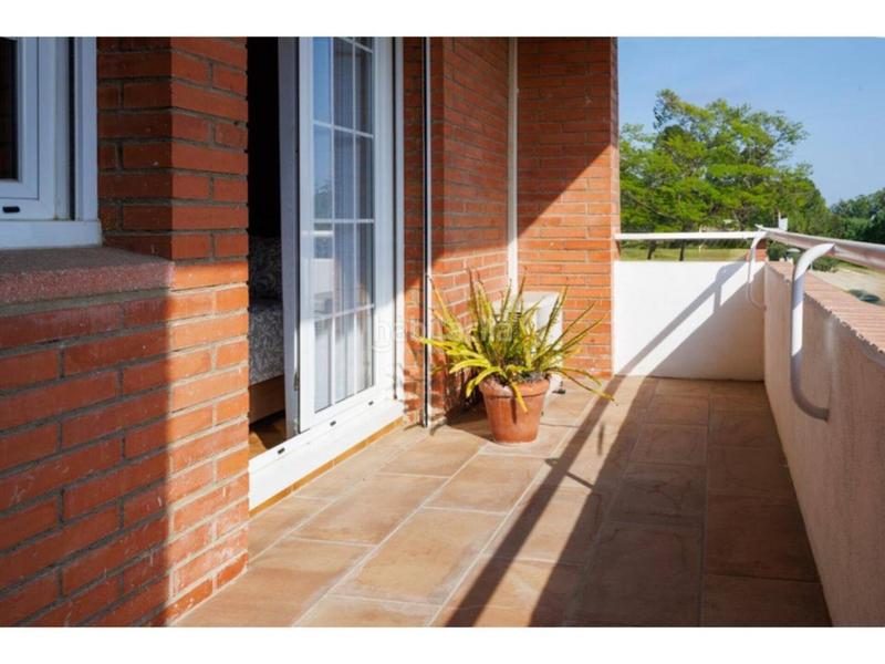 Foto 16530cfe-043d-4b30-b4b7-3564ef146470. Casa amb calefacció aparcament piscina a Centre Sant Quirze del Vallès