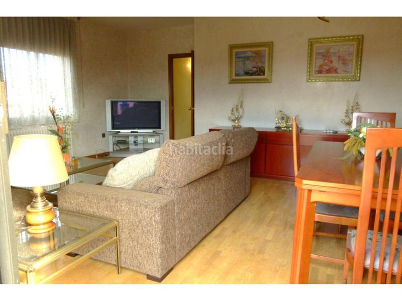 Foto 3b7f76aa-fda1-44ac-b8b3-86a94e60bcdf. Àtic amb calefacció aparcament a Ca n'Oriac Sabadell