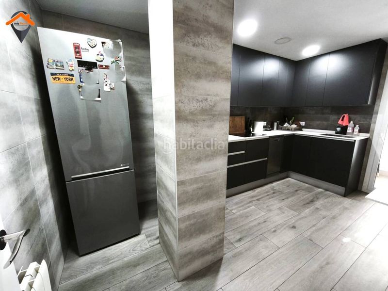 Foto 5000ce2b-bb1f-41e0-a66d-5b25b2c08a22. Pis amb calefacció aparcament a Eixample Sabadell