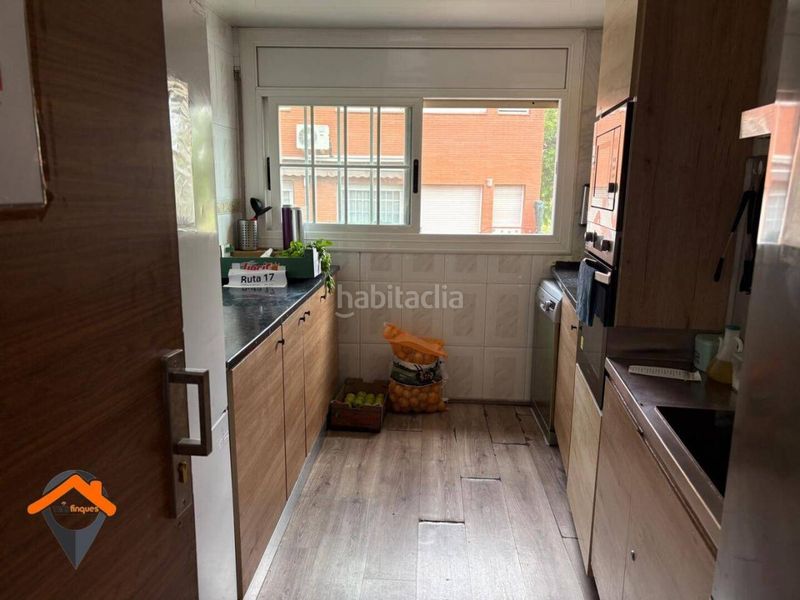 Foto 1134bdeb-d6ed-4191-8610-c3cb6fb72af5. Casa amb calefacció aparcament a Torrent del Capellà Sabadell