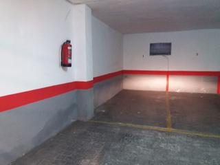 Rent Car parking in Calle doctor gómez román 3