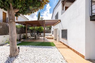 Casa en Roda de Barà. Una gran casa para 2 familias