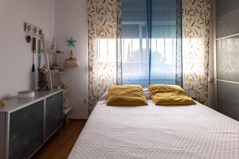 Foto 4d3d535e-21ec-40d0-a883-cd47bbe5444b. Casa adosada casa esquinera, muy cerca de la playa, ideal parejas en Vendrell (El)