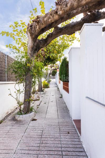 Foto 54831fc3-3912-4142-9f85-496612e3e8ee. Casa adosada casa esquinera, muy cerca de la playa, ideal parejas en Vendrell (El)