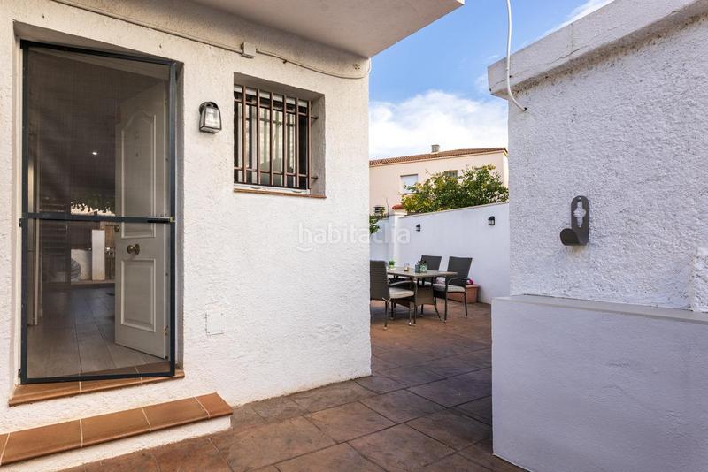 Foto ab4402c7-b298-4100-b387-1d1519415240. Casa adosada casa esquinera, muy cerca de la playa, ideal parejas en Vendrell (El)