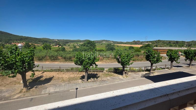 Foto 3ffca843-cade-44f0-aa2b-e798127179d7. Casa aparellada amb aparcament a Bonastre