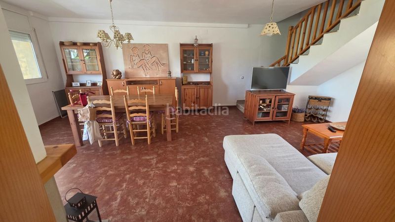 Foto 988ba215-2c28-4167-858a-f2d046b59930. Casa aparellada amb aparcament a Bonastre