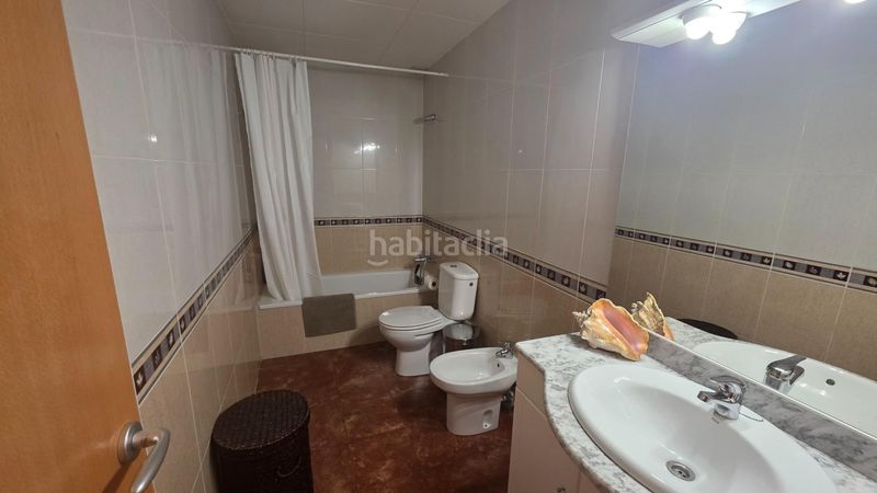 Foto b12d8bed-adff-4a5f-897b-da4177b948a5. Casa aparellada amb aparcament a Bonastre