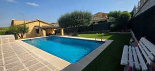 Chalet in La Franquesa-Oasis Park. Casa semireformada comodidad sin escalera