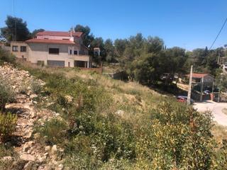Terrain résidentiel à Canyelles. Terreno esquinero para edificar
