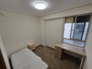 Lloguer Pis a Parque RIbalta - Plaza de Toros. Piso en alquiler en centro, 4 dormitorios.