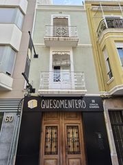 Lloguer Local Comercial a Navarra 52. Local en alquiler en centro  casco histórico, 2 dormitorios.