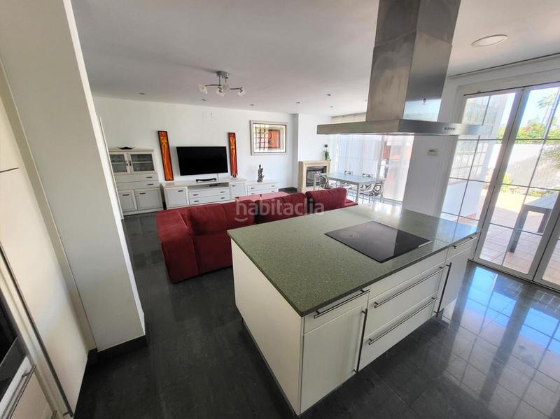 Foto b2064af6-a555-4d70-8a48-e55ef0650312. Chalet villa en venta en grao de castellón pinar, 9 dormitorios. en Castellón de la Plana