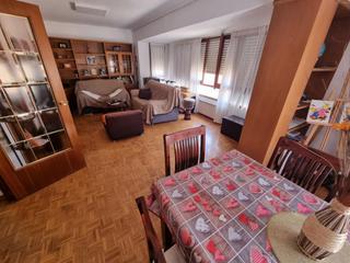 Flat in Plaza Illes Columbretes. Piso en venta en capuchinos, 5 dormitorios.