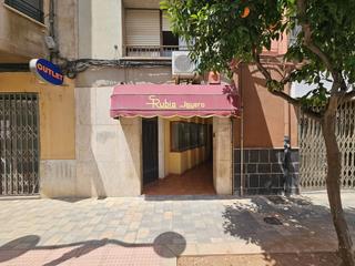 Miete Geschäftsraum in Hospital - Plaza del Real. Local en alquiler en centro, 3 dormitorios.