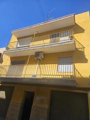 Pis  Yeste. Piso en venta en periferia, 4 dormitorios.