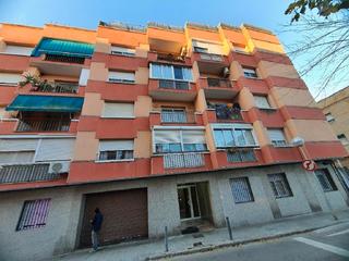 Àtic  Carrer de gallecs. Piso bien ubicado en mollet del vallés