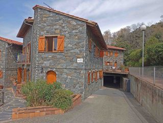 Casa adosada en Montseny. Casa con vistas al montseny, orientación sur y parcela de 826 m²