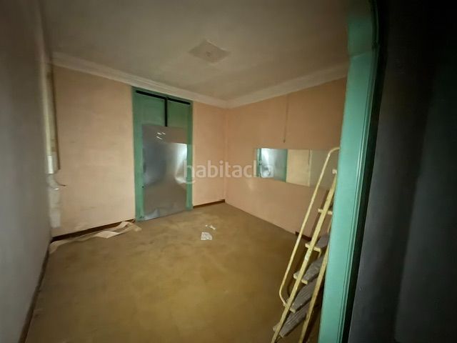 Foto 51baaa33-2527-48a0-a7e0-4a45f8b9eac7. Edificio en plaça font del lleó 13 edificio a reformar en Caldes de Montbui