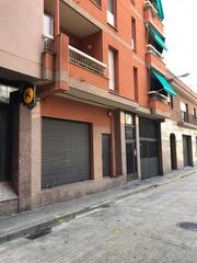 Business premise in Santa rosa. Local diáfano de 300m2 con patio interior