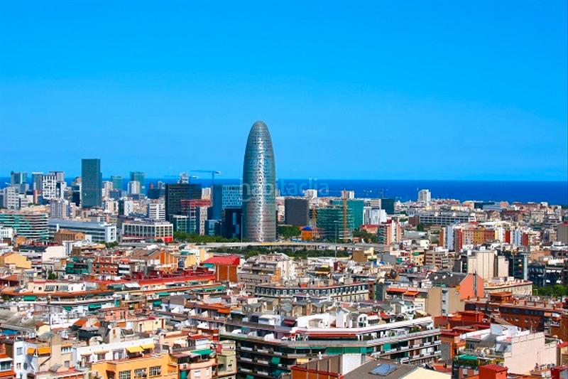 Foto c7f25f6f-2905-4ca0-b28b-a122a96f1ec9. Local comercial a La Bordeta Barcelona