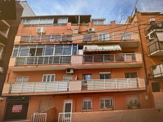 Pis a Avinguda just marlés vilarrodona 50. Piso en okupado okupado