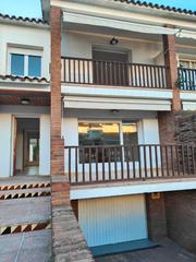 Casa adossada a Vilassar de Dalt. Casa adosada en el centro de vilassar de dalt – amplia, luminosa