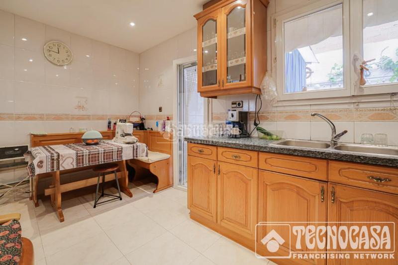 Foto 5e015650-f6e9-47c6-8919-0513602a1d16. Casa bifamiliare con riscaldamento in Riu Sud Santa Coloma de Gramenet