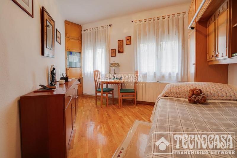 Foto b486f04d-520d-4bc6-a669-3b85cd1d61eb. Casa bifamiliare con riscaldamento in Riu Sud Santa Coloma de Gramenet