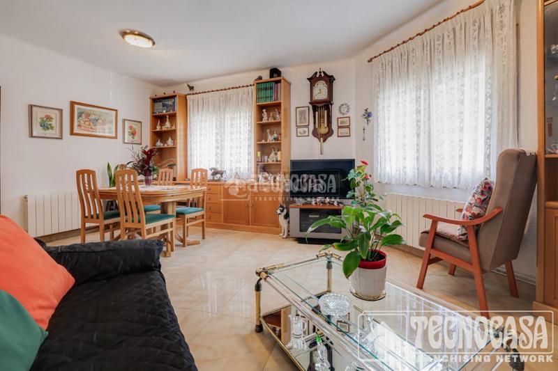 Foto b7bfd411-7406-4c57-b9c4-1ec8dfaaf8e7. Casa bifamiliare con riscaldamento in Riu Sud Santa Coloma de Gramenet