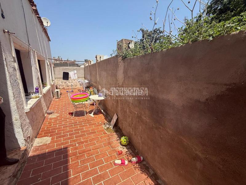 Foto 2ddd3017-0534-4c99-967e-f09ae90435ab. Casa aparellada a El Raval Santa Coloma de Gramenet