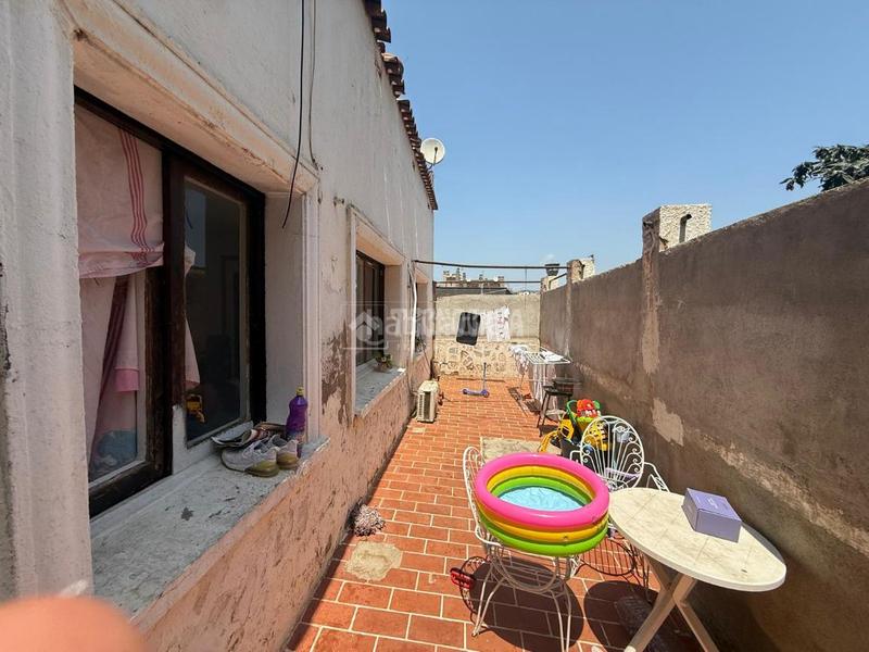 Foto 524ca131-32ed-4d7c-81fe-55f9349024f6. Casa aparellada a El Raval Santa Coloma de Gramenet