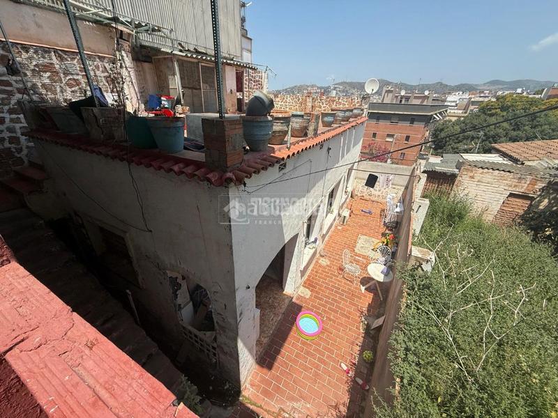 Foto 7d76de99-0e8c-40e5-92a2-e624b184437a. Casa aparellada a El Raval Santa Coloma de Gramenet