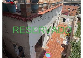 Casa aparellada a El Raval. Casa en venta en santa coloma de gramenet