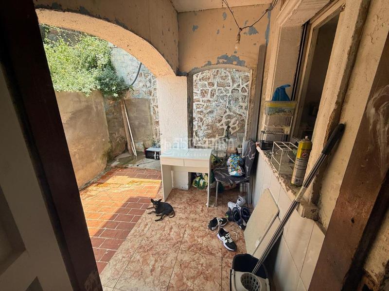 Foto ebee8193-a399-474d-9be3-bdf89d5400e3. Casa aparellada a El Raval Santa Coloma de Gramenet