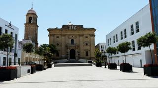 Casa a Núcleo urbano. Gran casa en el centro de chiclana para reformar