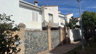 Casa adossada a La Banda - Campo de Fútbol. Casa unifamiliar en urbanizacion los esteros.
