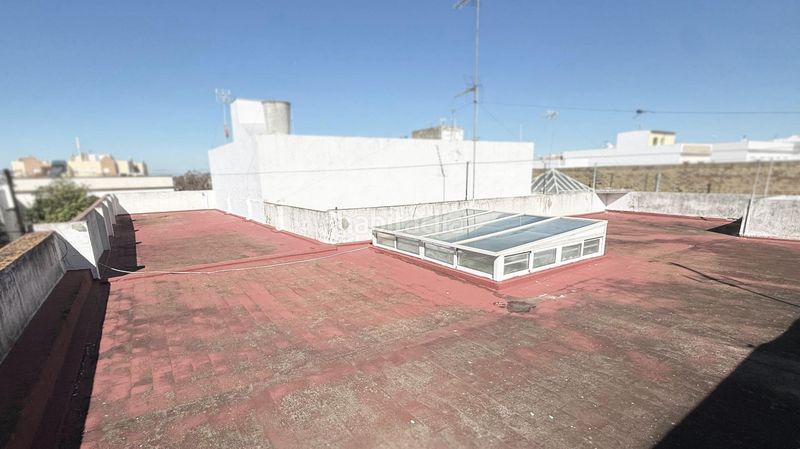 Foto b12696e5-92cd-4ba0-9399-0330dfaf1520. Casa amb aparcament a La Banda - Campo de Fútbol Chiclana de la Frontera
