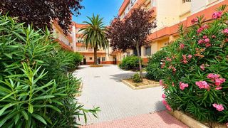 Pis a La Banda - Campo de Fútbol. Amplio piso para reformar en urb. san carlos , 3ª planta sin asc