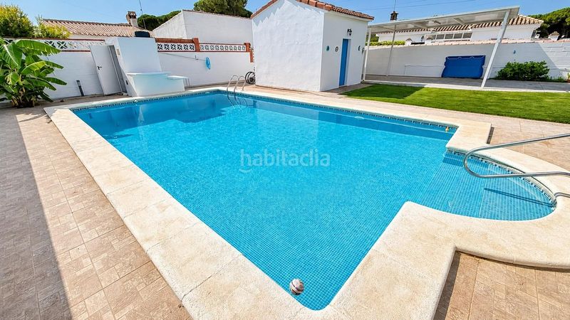 Foto 8a11a48d-e961-4958-90f7-9dcbc2e6302d. Xalet amb aparcament piscina a Las Lagunas - Campano Chiclana de la Frontera