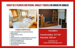 Maison jumelée à Chozas de Canales. Chalet de 3 plantas con piscina, garaje doble y parcela