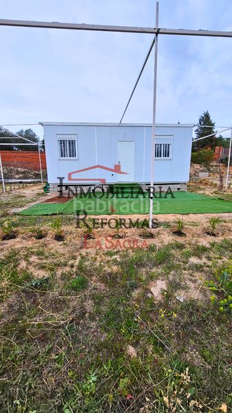 Foto d993725f-b70c-468c-9ce4-e2b95813cc3f. Alquiler finca rústica parcela de 6.500 m² con casa prefabricada –venta y/o alquiler con opción a compra en Carranque