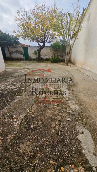 Foto 025b3f25-2b33-4048-a666-b0f6d3c4d5e6. Casa amb xemeneia aparcament a Las Américas Parla