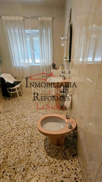 Foto a621eb9b-52c2-4e3a-8834-044afc16938b. Casa amb xemeneia aparcament a Las Américas Parla