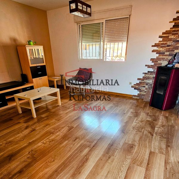 Foto d8acae75-2ace-4cf4-926f-88a44c6c2b9e. Casa amb calefacció a Yuncler